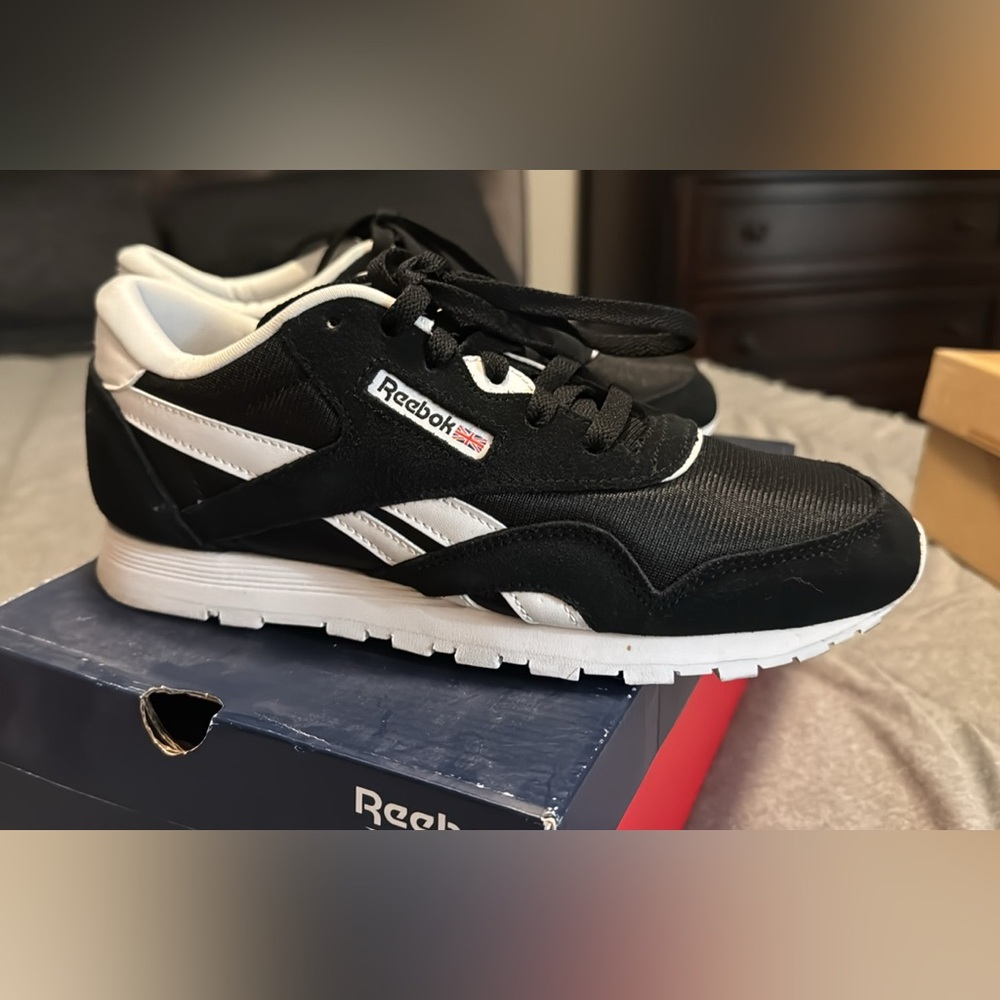 Black and white super cute Used once but look brand new still in box